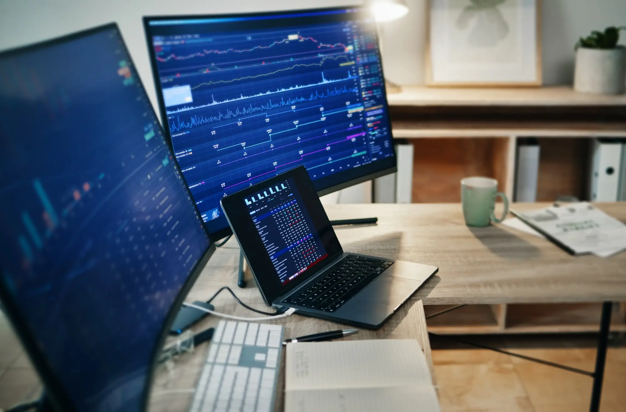 البرامج 16 Computer screen, laptop and trading, workspace with finance dashboard, graph and chart information