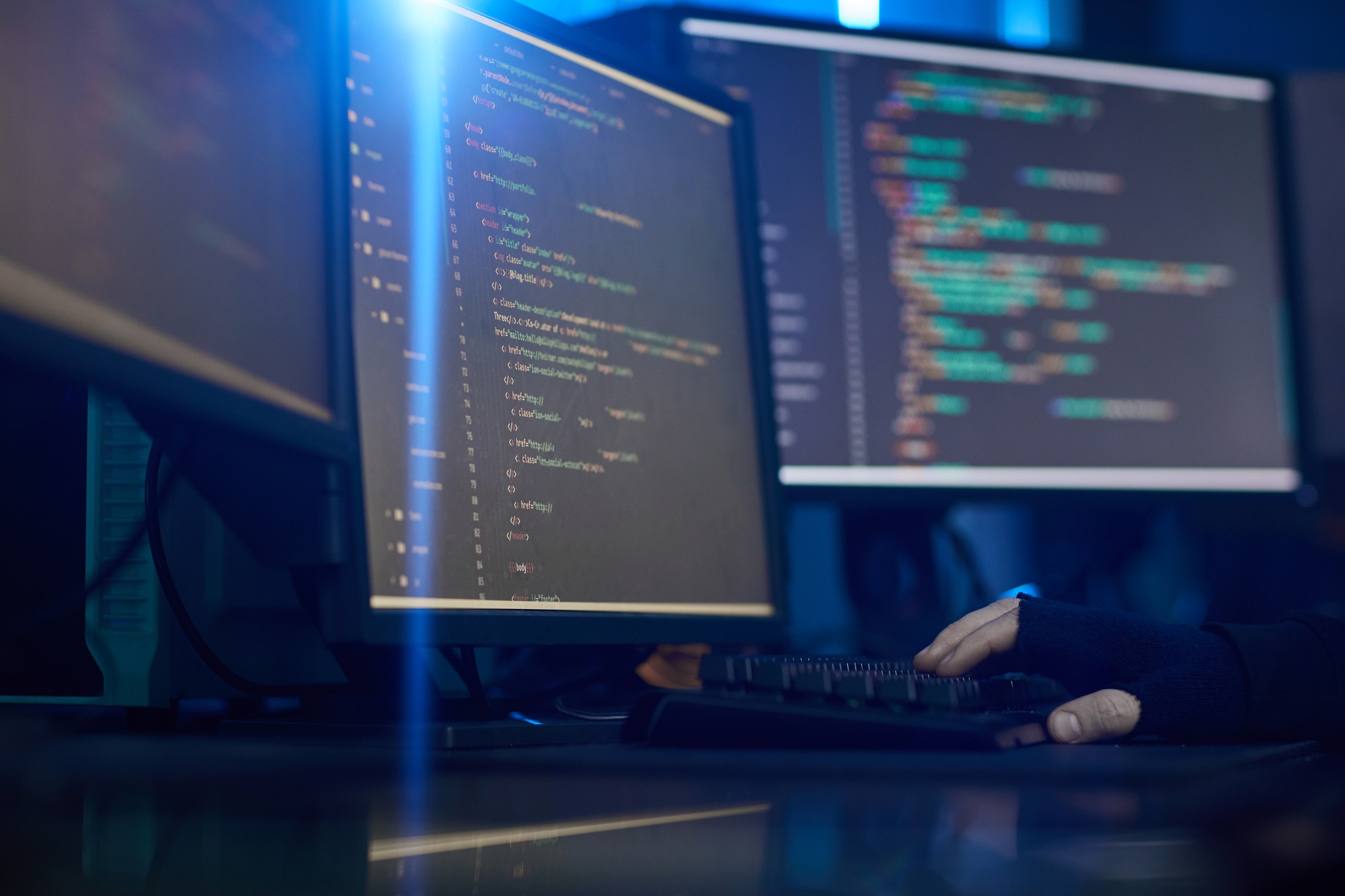 تصميم الويب 131 Computer monitors with program